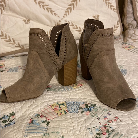 Fergalicious Shoes - Fergalicious Brown Ankle Boots Sz 10